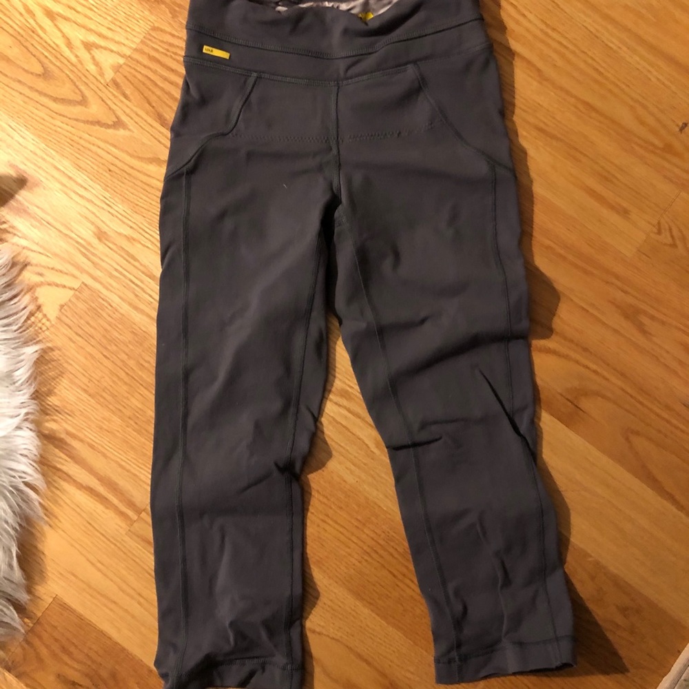 Dark Grey Cropped Leggings